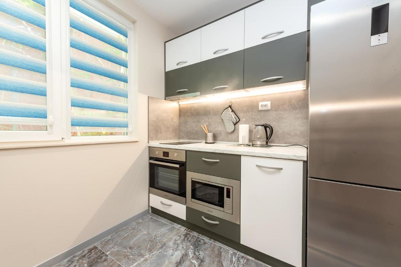 Downtown Apartment Бургас Екстериор снимка