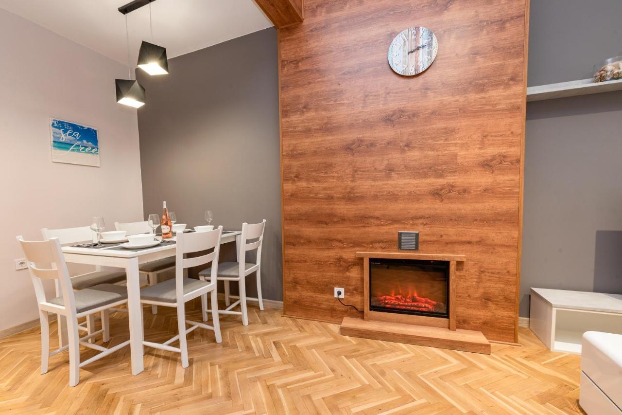 Downtown Apartment Бургас Екстериор снимка