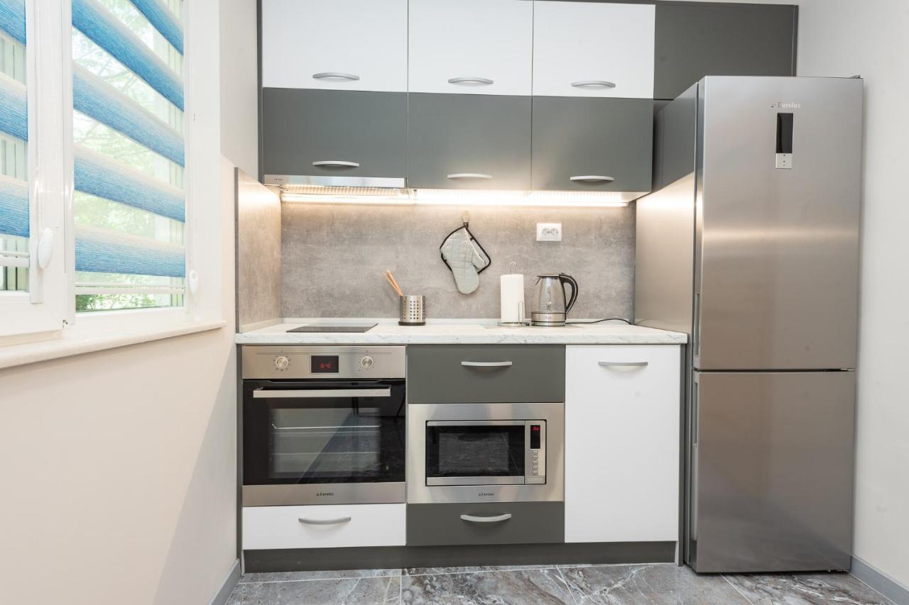 Downtown Apartment Бургас Екстериор снимка